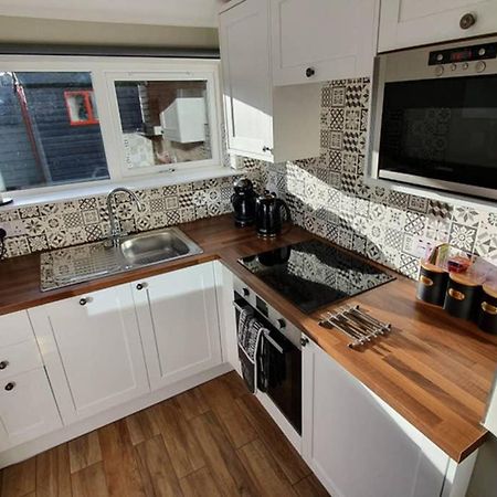 אינברנס Smart & Stylish Holiday Apartment In The City Centre מראה חיצוני תמונה