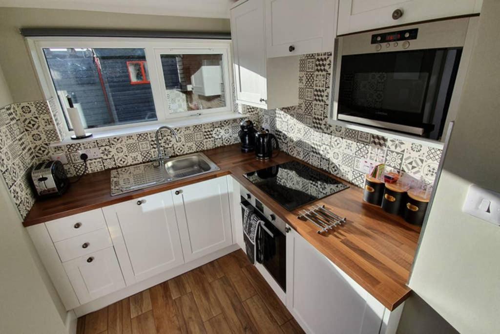 אינברנס Smart & Stylish Holiday Apartment In The City Centre מראה חיצוני תמונה