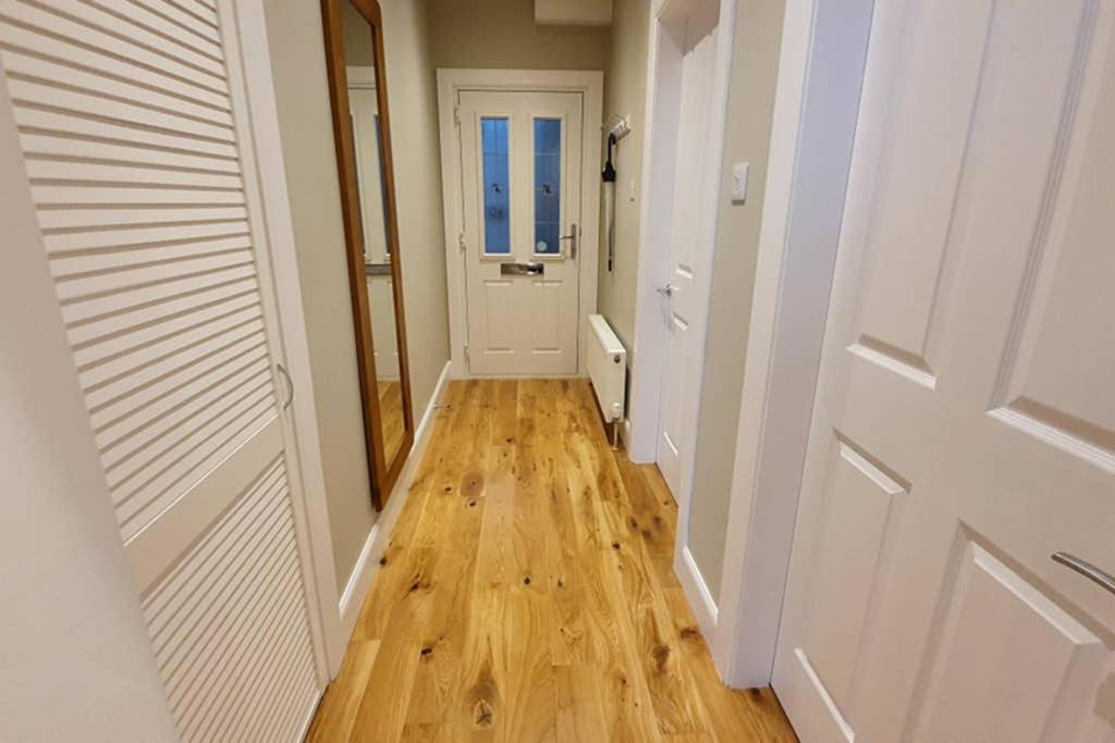 אינברנס Smart & Stylish Holiday Apartment In The City Centre מראה חיצוני תמונה
