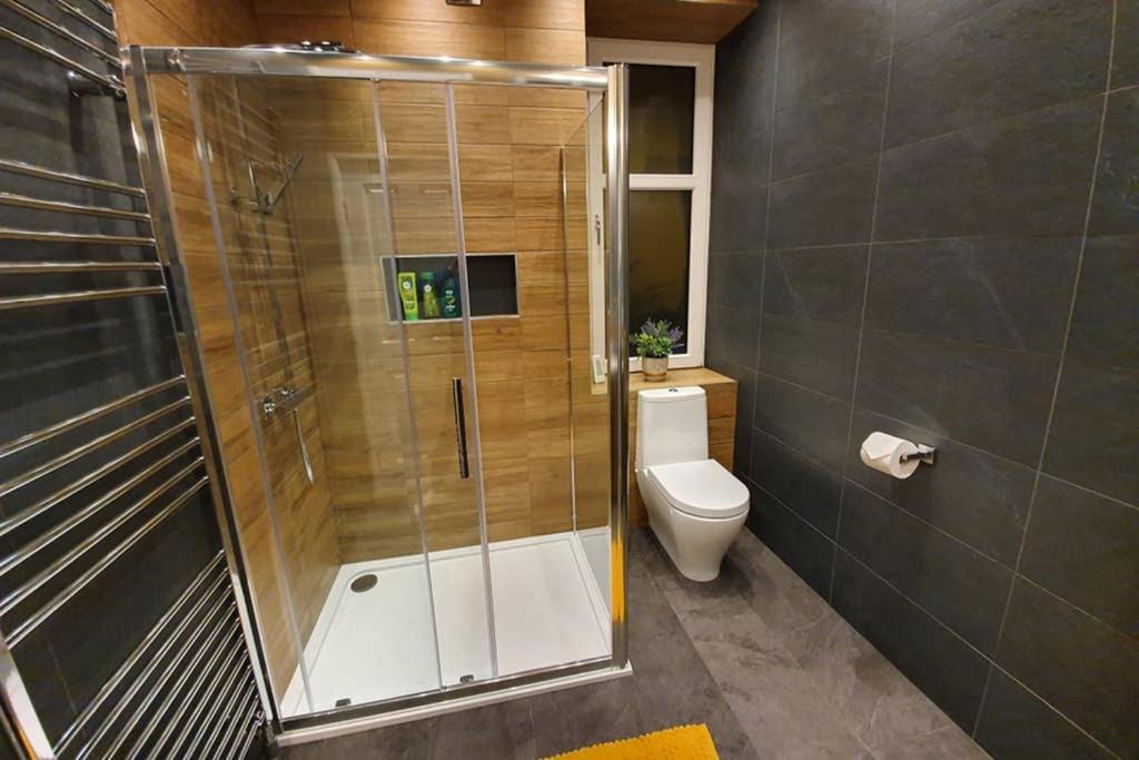 אינברנס Smart & Stylish Holiday Apartment In The City Centre מראה חיצוני תמונה