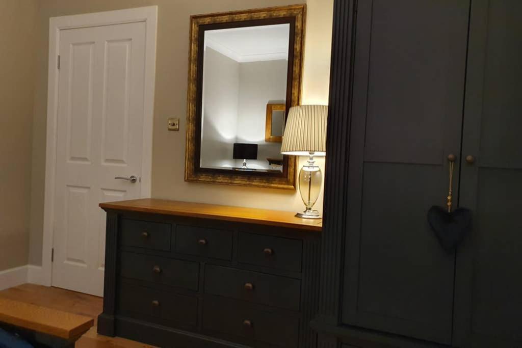 אינברנס Smart & Stylish Holiday Apartment In The City Centre מראה חיצוני תמונה