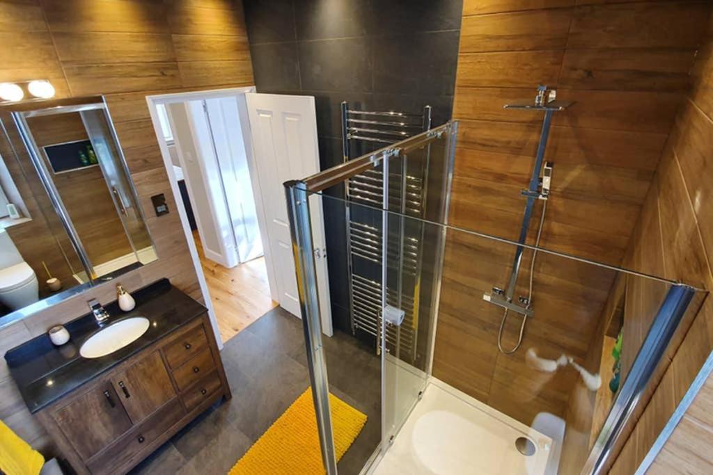 אינברנס Smart & Stylish Holiday Apartment In The City Centre מראה חיצוני תמונה