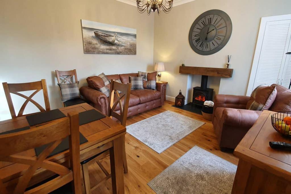 אינברנס Smart & Stylish Holiday Apartment In The City Centre מראה חיצוני תמונה