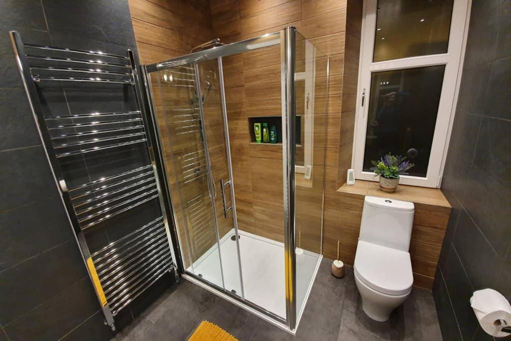 אינברנס Smart & Stylish Holiday Apartment In The City Centre מראה חיצוני תמונה