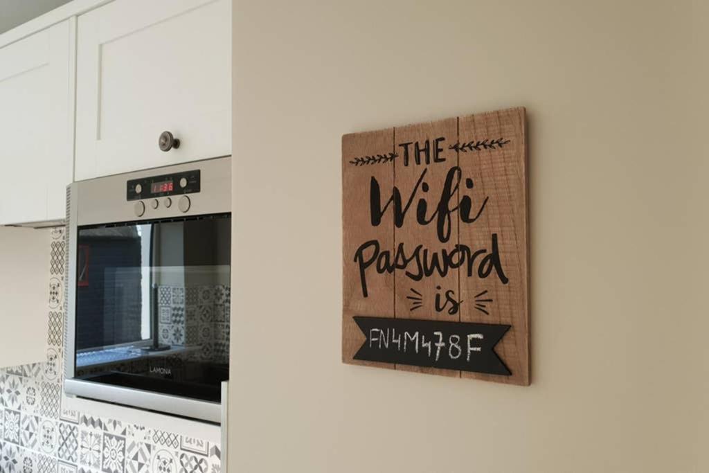 אינברנס Smart & Stylish Holiday Apartment In The City Centre מראה חיצוני תמונה