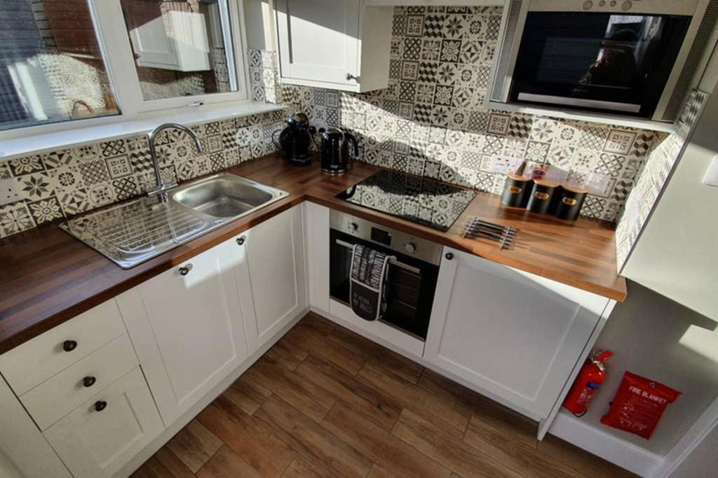 אינברנס Smart & Stylish Holiday Apartment In The City Centre מראה חיצוני תמונה